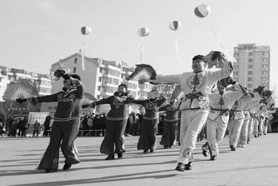 胎儿头顶出来了忍着推回去